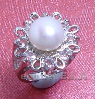 GENUINE WHITE FRESHWATER PEARL RING